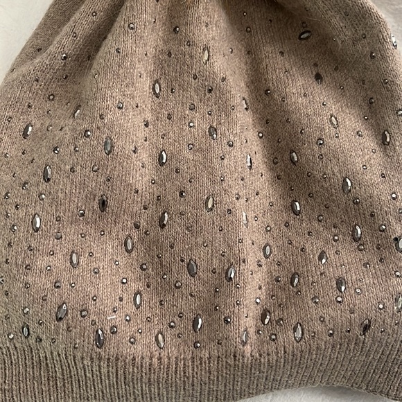 Winter hat - Picture 3 of 4